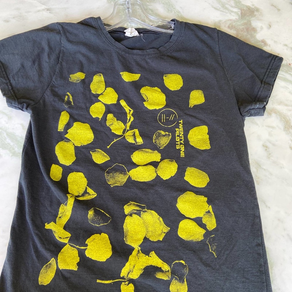Twenty one pilots band tee. Juniors size. Slim fit.